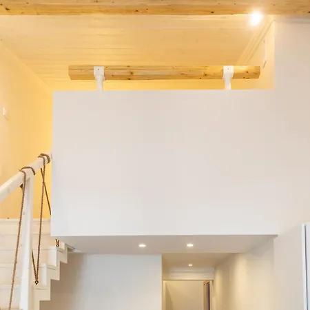 Mystery And Neoi Poroi