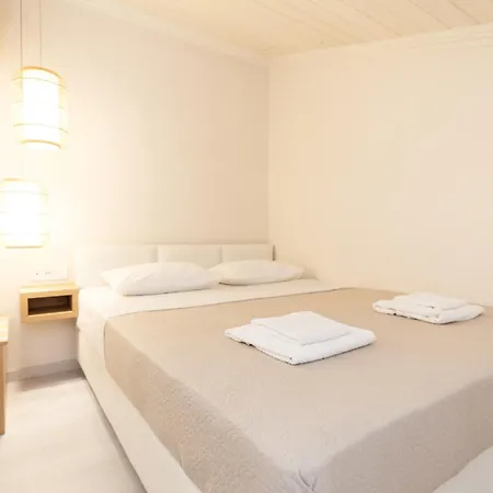 Mystery And Hotel Neoi Poroi
